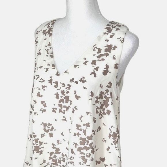 Gilli Womens Tank Sleeveless V Neck Animal Print Tiered‎ Casual Small White Gray - Picture 1 of 7